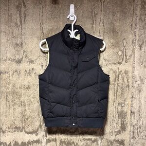 GAP vintage Black Puffer Vest M